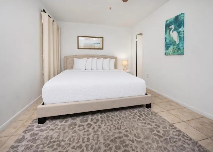Apartment Island Winds West 671 *